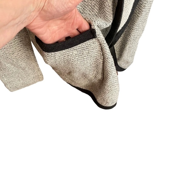 Three Dots Open Front Oversized Knit Cardigan Size Medium
Soft stretchy material - Picture 4 of 8